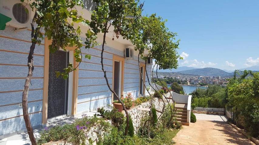 Apartament wakacyjny dla 3 osób, z widok i ogród oraz taras w Ksamil