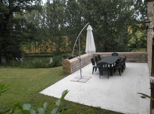 Gîte pour 8 personnes, avec vue sur le lac ainsi que jardin et terrasse dans le Lot - 4