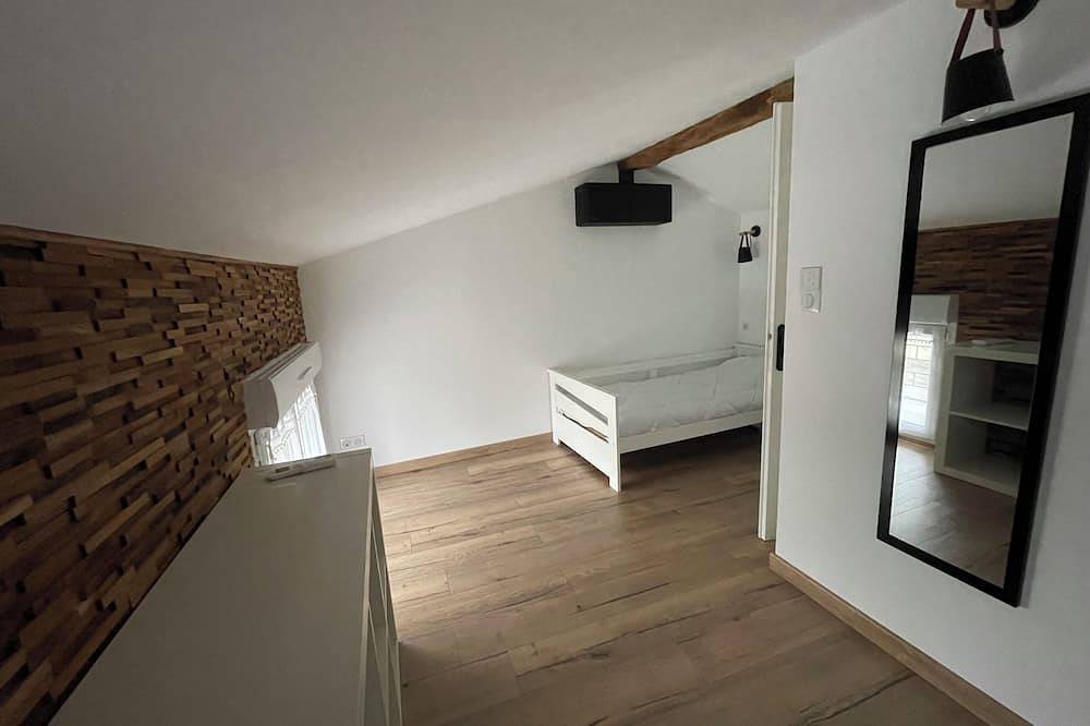 Industrial Lodge 85m² - Loft with exterior in Revel, Lauragais
