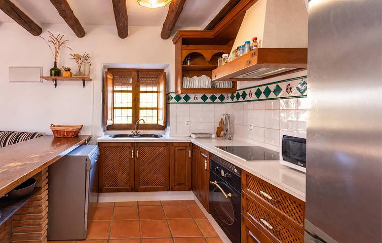 Poolside Paradise: Luxe Apartment with AC, Fire Pit & Grill in Iznájar, Sierras Subbéticas