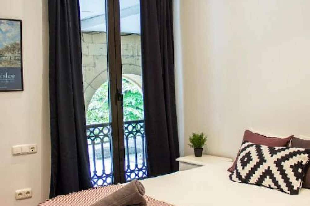Entire apartment, Spacious, Central and Authentic Family Apartment in Playa de la Concha, San Sebastian