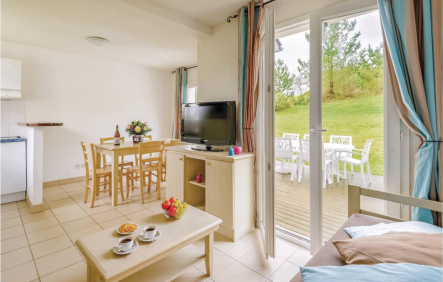 Gemütliche Wohnung mit WiFi, Parkplatz, TV, Doppelbett & Pool - 2km zum Plage du Portzic in Morgat, Crozon