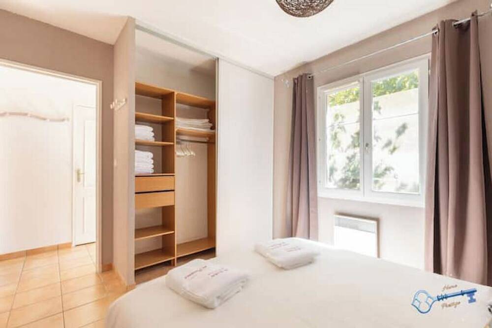 2 bedroom house in Provence with swimming pool 10 minutes from Parc Spirou in Loriol-du-Comtat, Vaucluse