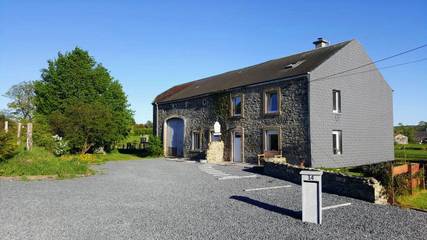 Gîte pour 6 personnes, avec jardin et vue, animaux acceptés à Bertrix