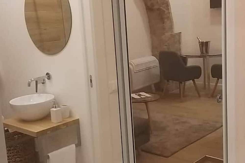 Entire apartment, Apartment 'Appartamento Luxury -  Mare' with Sea View and Air Conditioning in Terracina, Agro Pontino