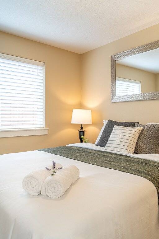 Modern, Kingsize-Betten, in der Nähe von allem in Tigard, Washington County (OR)