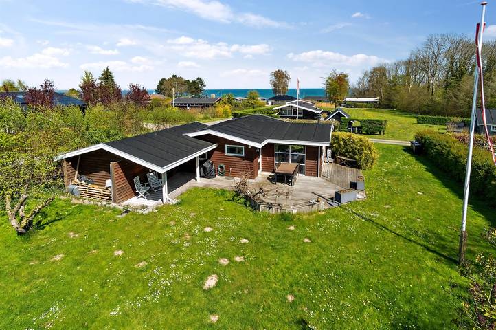 Ferienhaus für 6 Personen, mit Terrasse und Garten in Tårup