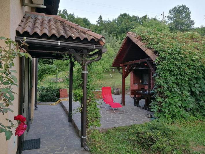 Ferienhaus für 9 Personen, mit Balkon und Terrasse sowie Garten und Seeblick