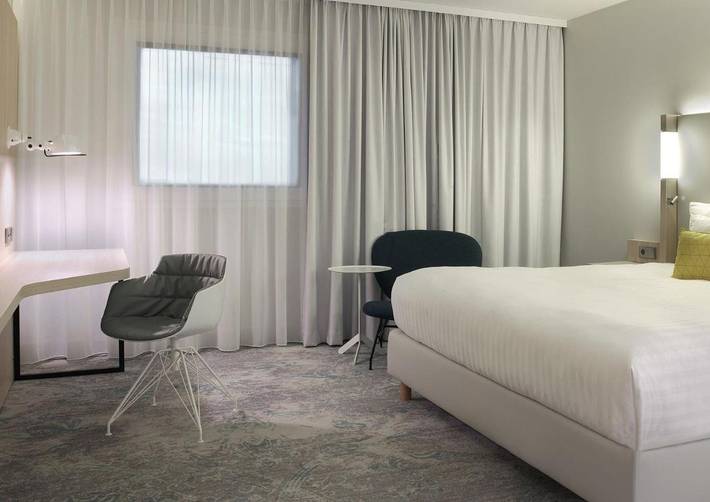 Hôtel pour 3 personnes, avec piscine et jacuzzi ainsi que jardin et sauna dans Aéroport Paris-Charles de Gaulle - 2