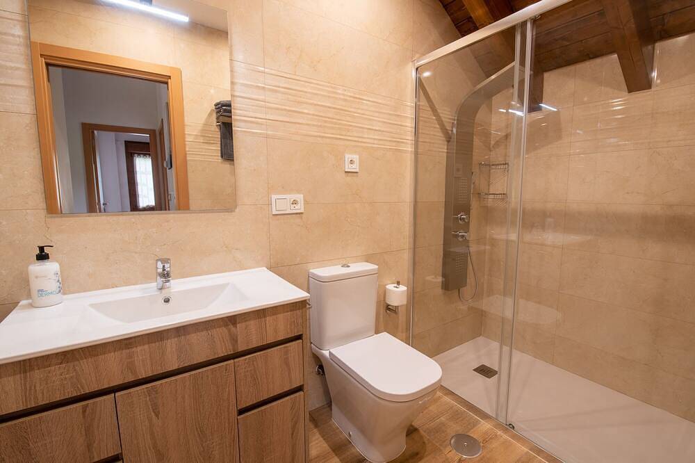 Apartamento entero, Apartamentos Rurales Las Caldas Senda Verde, a 15 minutos del centro de Oviedo in Priorio, Oviedo