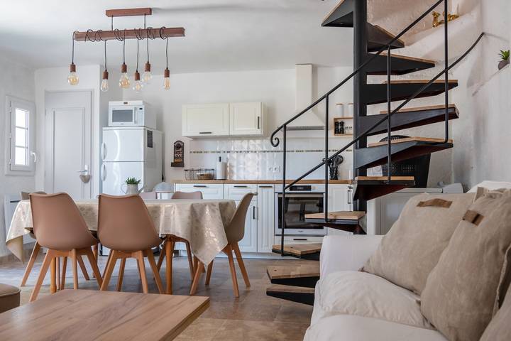 Gîte pour 6 personnes, avec terrasse à Fox-Amphoux