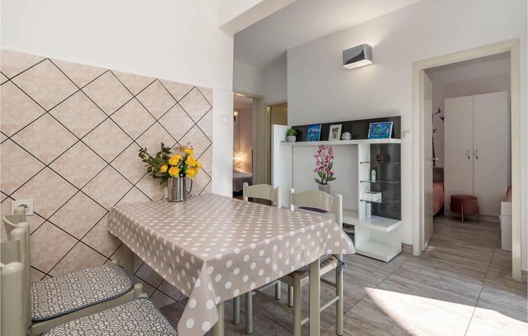 Apartamento vacacional entero, Encantador apartamento con vistas al mar, terraza, barbacoa y wifi - a 2 km de la playa in Stara Novalja, Pag