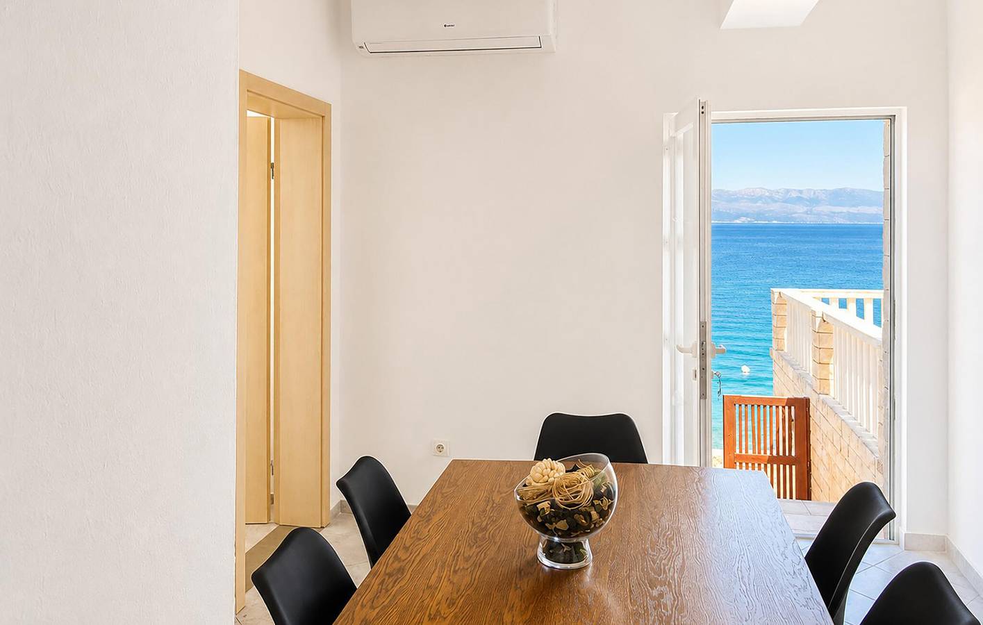 Ganze Ferienwohnung, Gemütliche 2-Zimmer-Wohnung mit Terrasse, 100 m von der Küste entfernt – Necujam in Necujam, Solta