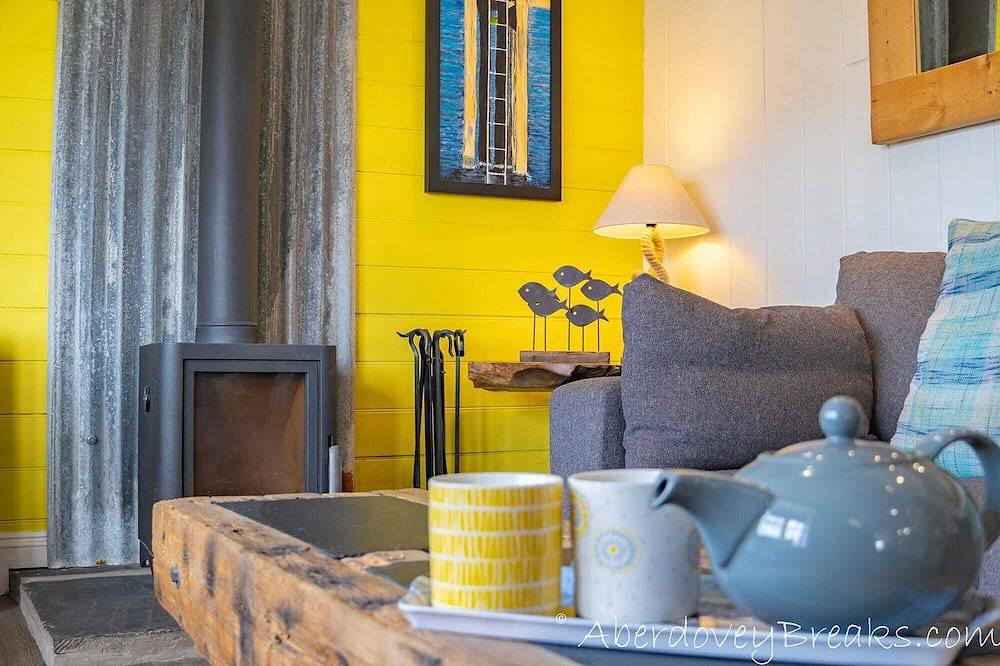 Marvellous 3 Bedroom Cottage just off Aberdovey Village Centrei in Aberdovey, Snowdonia