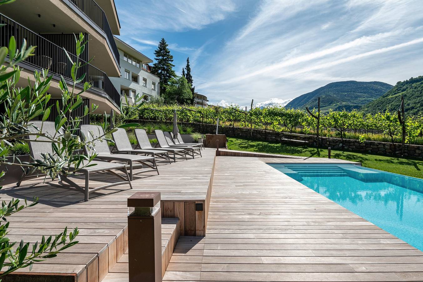 Appartement entier, Appartement "Erbacher - Renate's Gründer Suite" avec vue sur la montagne, piscine partagée et sauna in Centro-Piani-Rencio, Bolzano