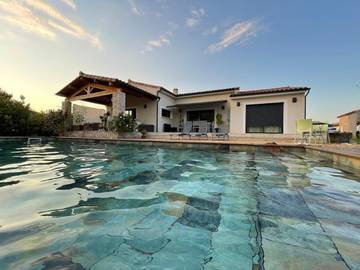 Gîte pour 8 personnes, avec jardin et piscine à Bagard