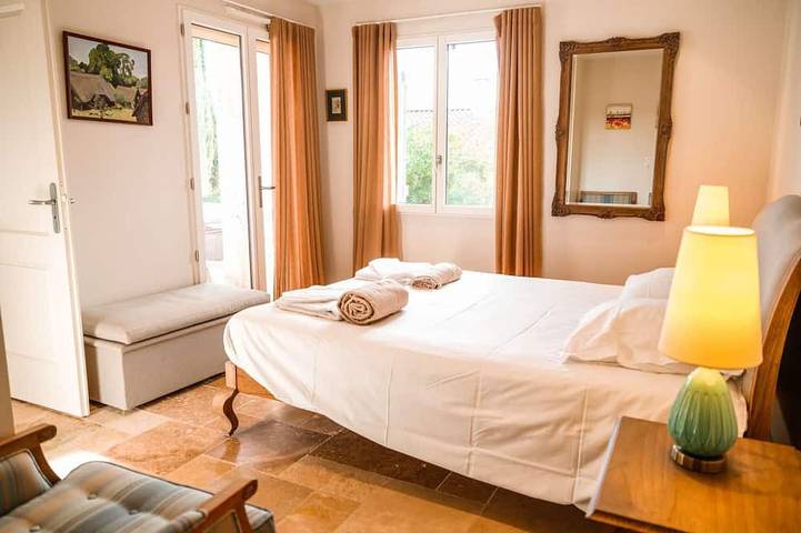 Location de vacances pour 4 personnes, avec jacuzzi et piscine ainsi que jardin et terrasse, animaux acceptés à Castelnau-de-Montmiral - 3