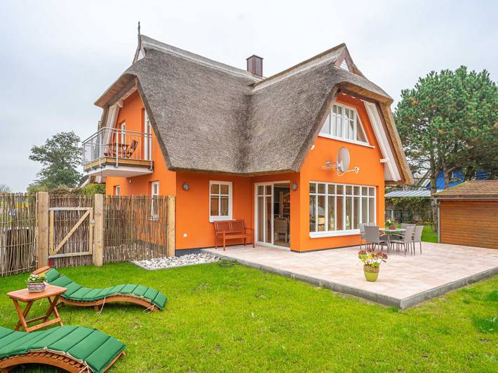 Ferienwohnung für 7 Personen, mit Balkon und Terrasse sowie Garten und Sauna in Prerow
