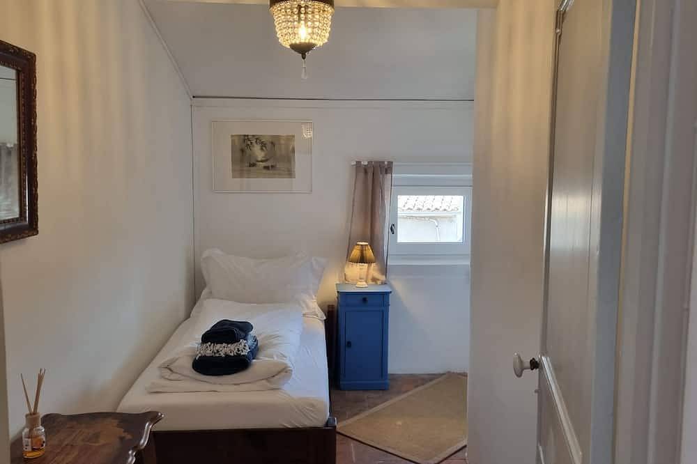 Historic maison de maître 3 bedroom apt with Ac in Barbaira close to Carcassonne in Barbaira, Carcassonne region