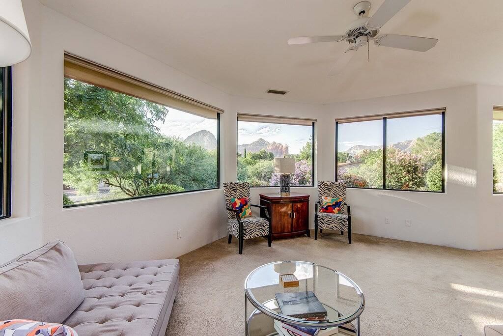 Discover luxury at Sedona Retreat West, a 3Br, 2Ba oasis with stunning red rock views. in Sedona, Oak Creek Canyon