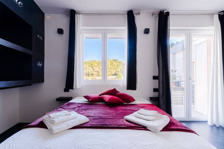 Holiday Home 'Suite Black and White' with Balcony, Wi-Fi & Air Conditioning in Otranto, Otranto region
