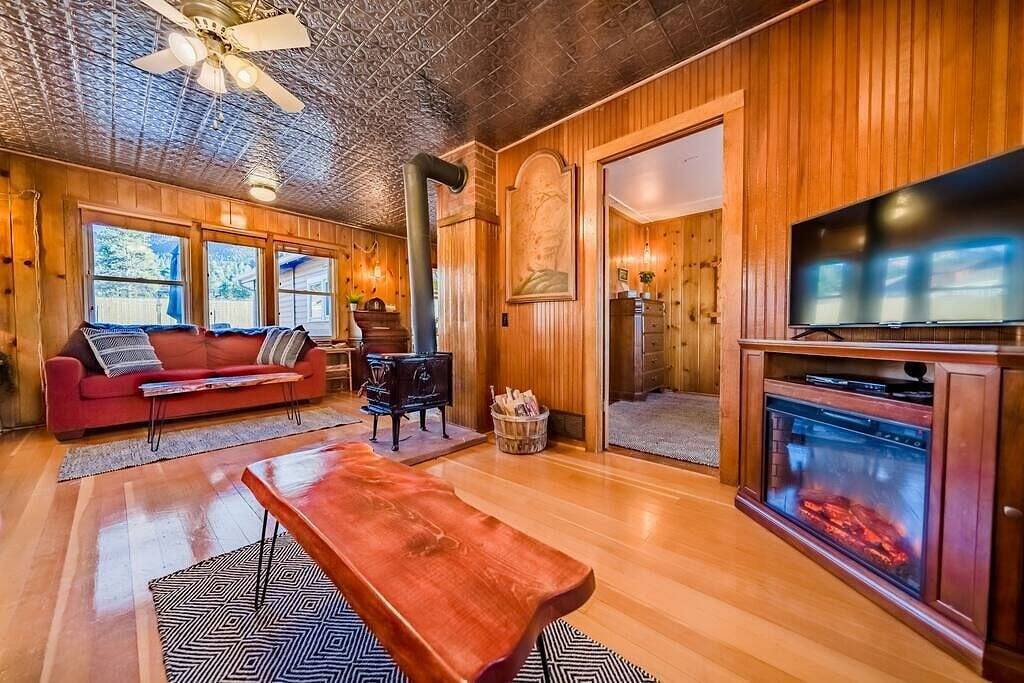 1927 Cabin w/ Hot Tub, Wood Stove & Car Charger in Estes Park, Larimer County