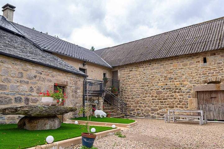 Location de vacances pour 6 personnes, avec jardin, animaux acceptés à Saint-Étienne-du-Valdonnez
