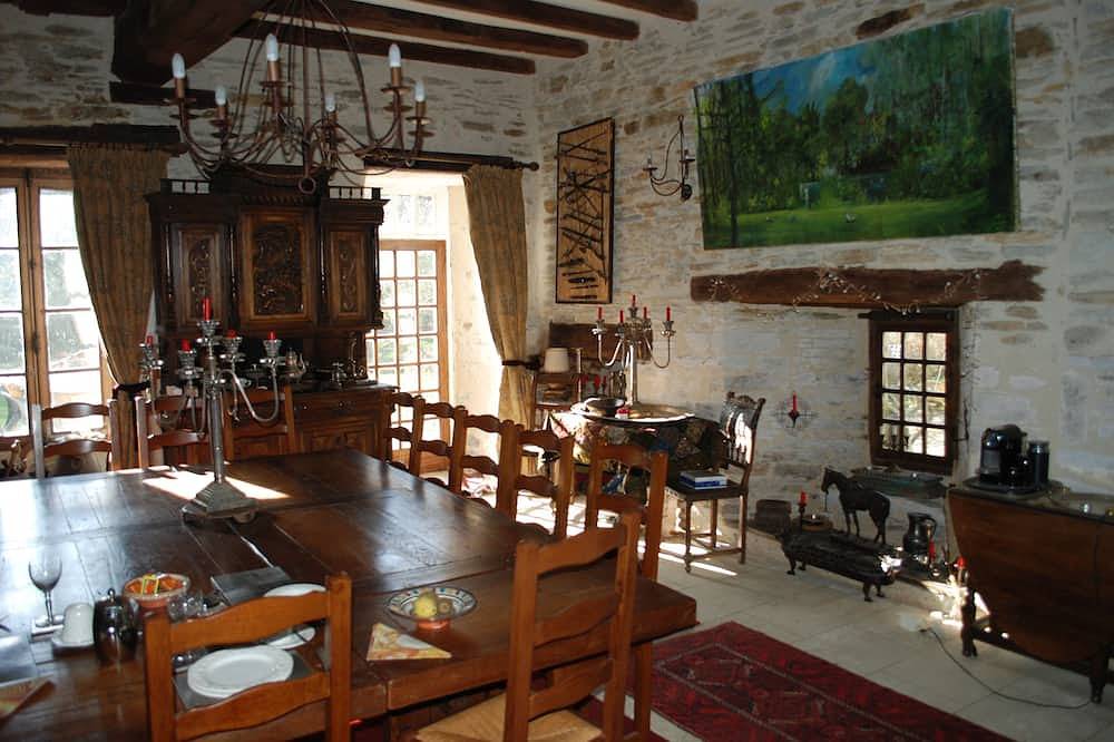 Luxurious 11th Century Chateau in the Heart of Brittany in Langon (Bretagne), Redon und Umgebung