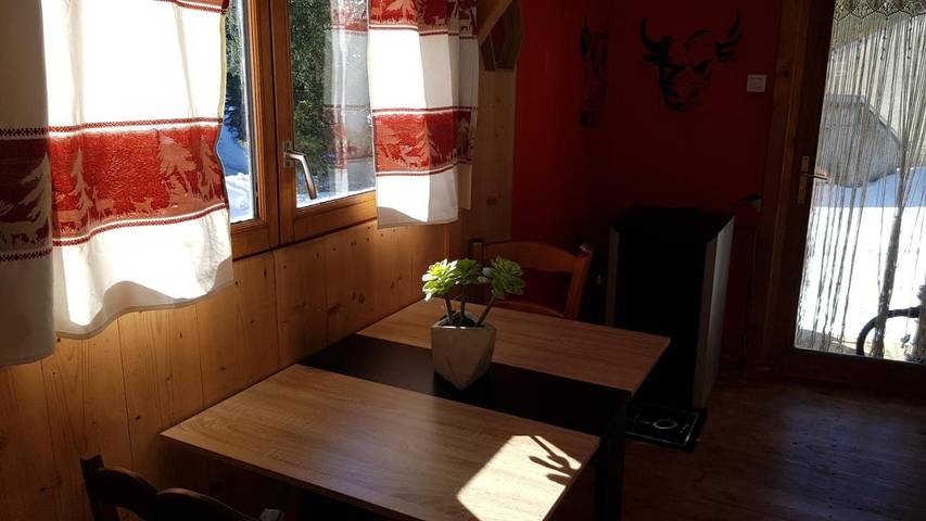 Location de vacances pour 3 personnes, avec jardin à La Pesse - 3