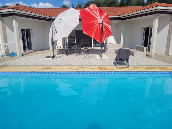 Location de vacances pour 8 personnes, avec vue ainsi que terrasse et piscine à Œuilly - 4