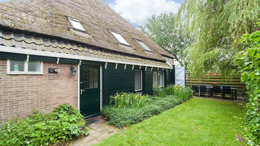 Boerderij voor 10 personen, met tuin en zwembad in Noord-Holland