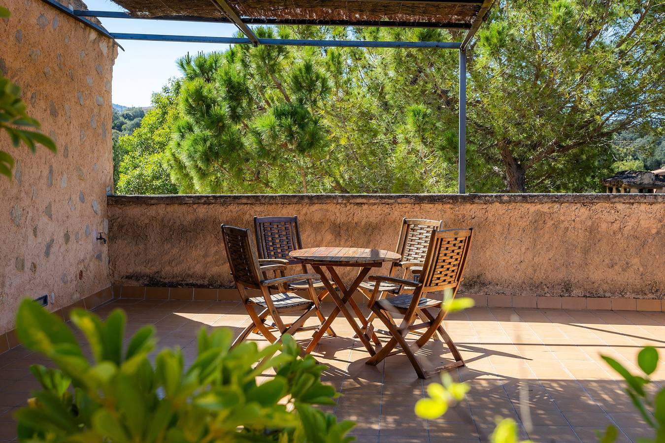 Apartamento entero, Apartamento 'Sotil De Ponent' con vistas a la montaña, piscina compartida y Wi-Fi in San Lorenzo de Cardessar, Mallorca Este