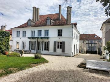 Gîte pour 15 personnes, avec jardin et piscine dans Brienne-le-Château