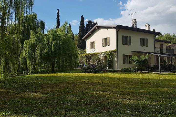 Ferienwohnung für 5 Personen, mit Balkon und Terrasse sowie Garten und Pool in Monzambano