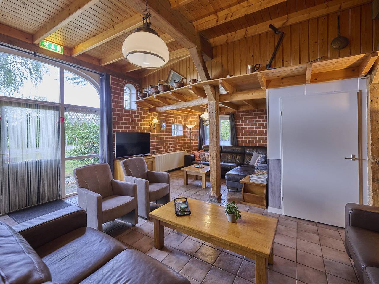Boerderij met grote tuin en speeltoestellen in Neede, Gelderland