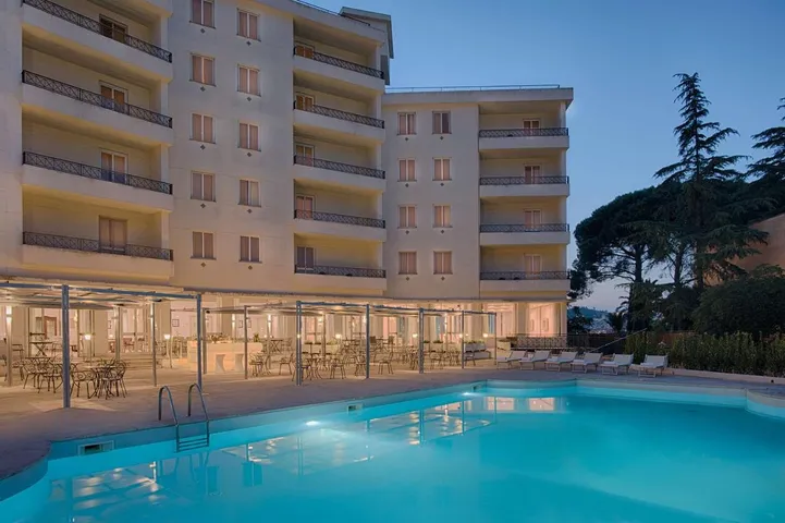Hotel para 2 personas, con piscina y jardín, Se admiten mascotas - 1