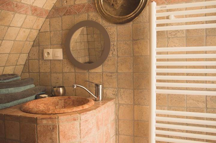 Location de vacances pour 3 personnes, avec terrasse et jardin à La Tieule - 3