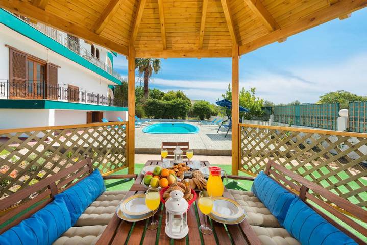 Holiday apartment for 10 people, with balcony - 1