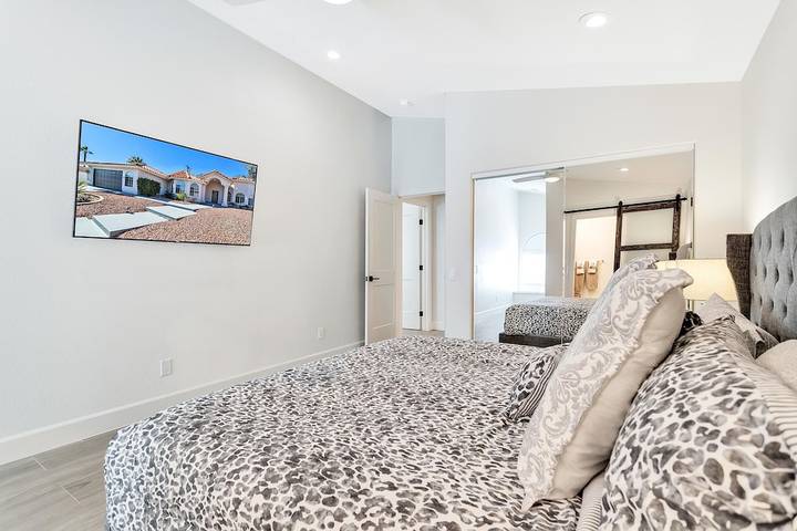 Vacation rental for 10 people, with hot tub and yard in Bermuda Dunes