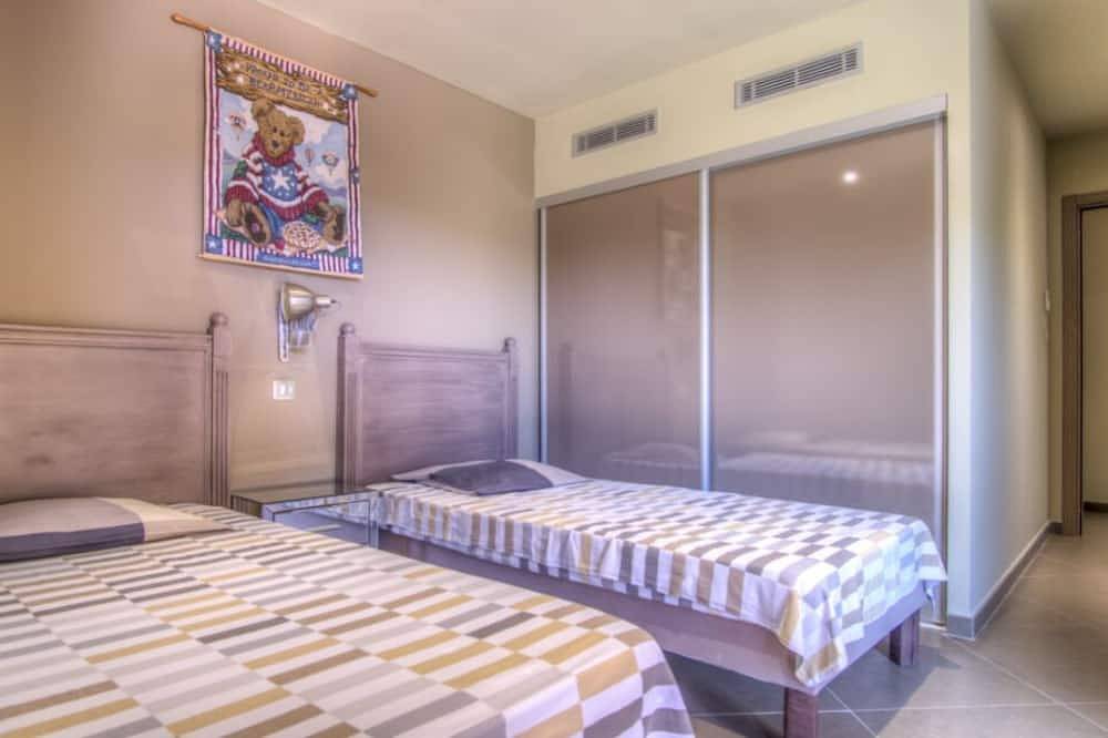 Appartement entier, Villa Appartement T4  avec jolies terrasses Porto Vecchio, piscine à débordement in Porto-Vecchio, Arrondissement de Sartène