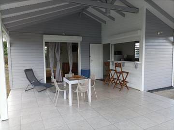 Gîte pour 2 personnes, avec terrasse à Petit-Canal