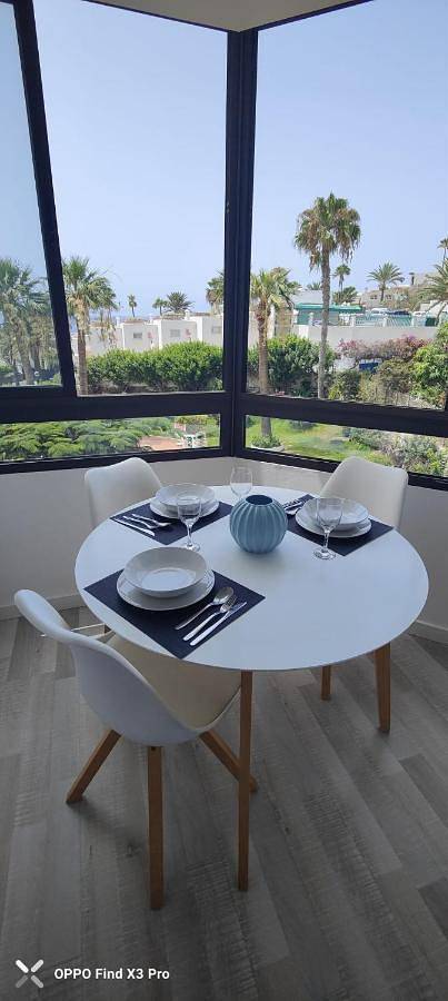 Appartement de vacances pour 3 personnes, avec bassin pour enfant et vue ainsi que piscine et jardin
