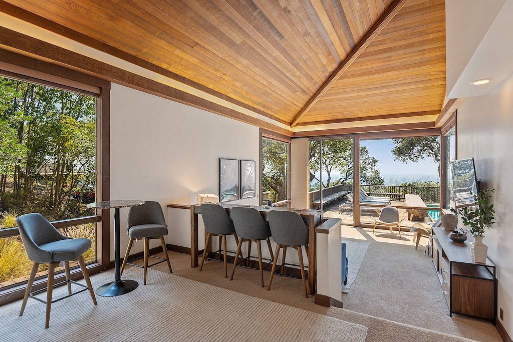 Haven: 5 King Bedrooms, Heated Pool and Hot Tub in Santa Rosa, California North Coast