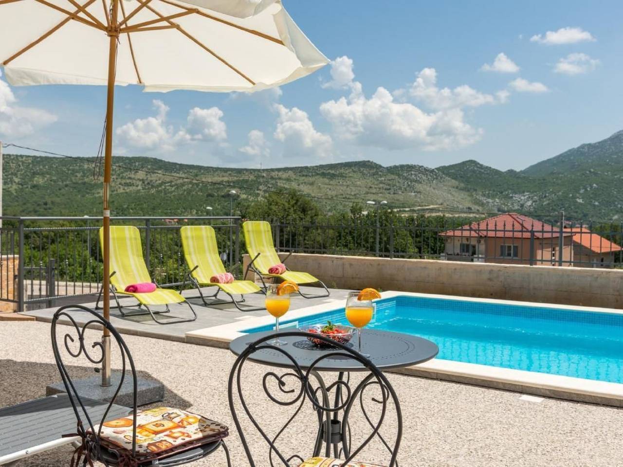 Villa Longfield mit privaten Pool und Sauna in Dugopolje, Dalmatinisches Zagora