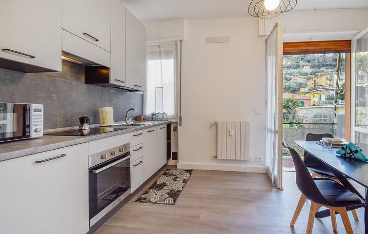 Appartamento intero, Accogliente appartamento sul mare con terrazza e WiFi - 700 m dalla spiaggia in Recco, Riviera di Levante