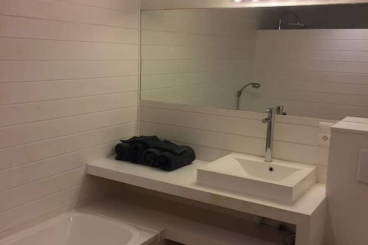 Location de vacances pour 5 personnes, avec jacuzzi et piscine ainsi que jardin et terrasse à Saint-Martin-de-Gurson - 2