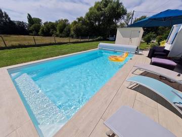 Gîte pour 6 personnes, avec terrasse ainsi que jardin et piscine, animaux acceptés à Le Perrier