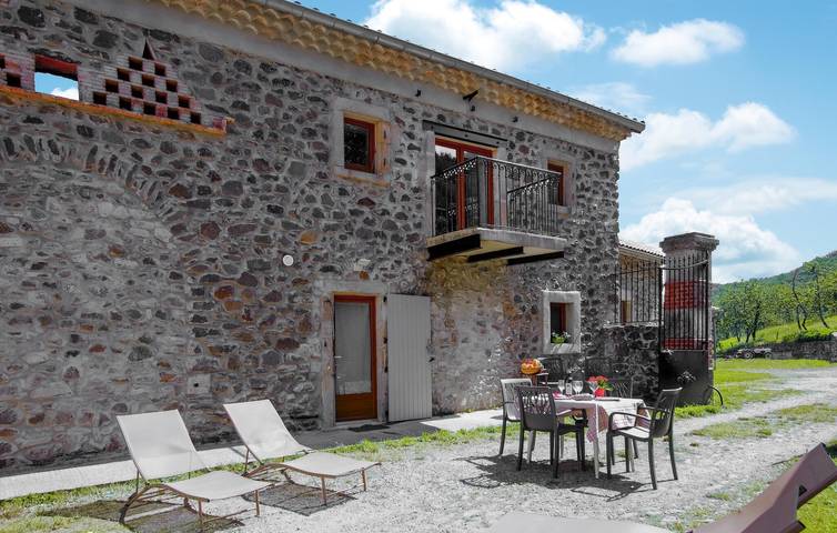 Serene Riverside Retreat with Pool and Garden in Privas (arrondissement)