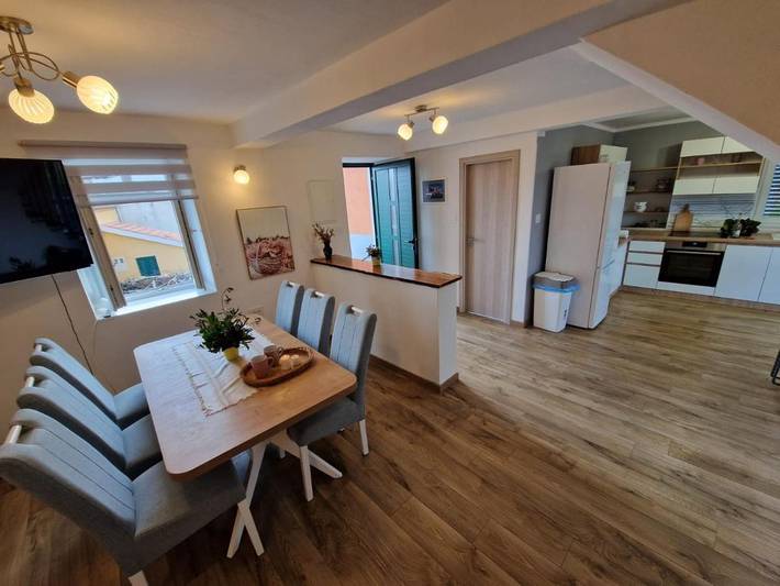 Ferienwohnung für 5 Personen, mit Balkon und Terrasse sowie Garten und Ausblick
