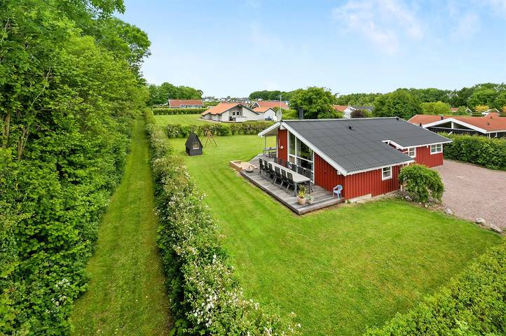 Feriehus for 10 personer, med terrasse og jacuzzi i tillegg til sauna i Mommark
